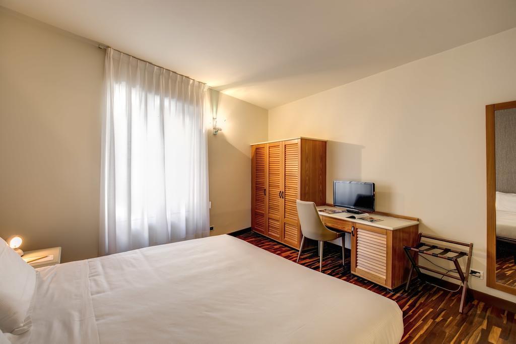 Double or Twin Room,123126457:JPEG