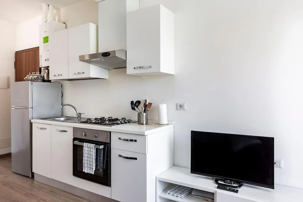 Clelia'S Apartment-1