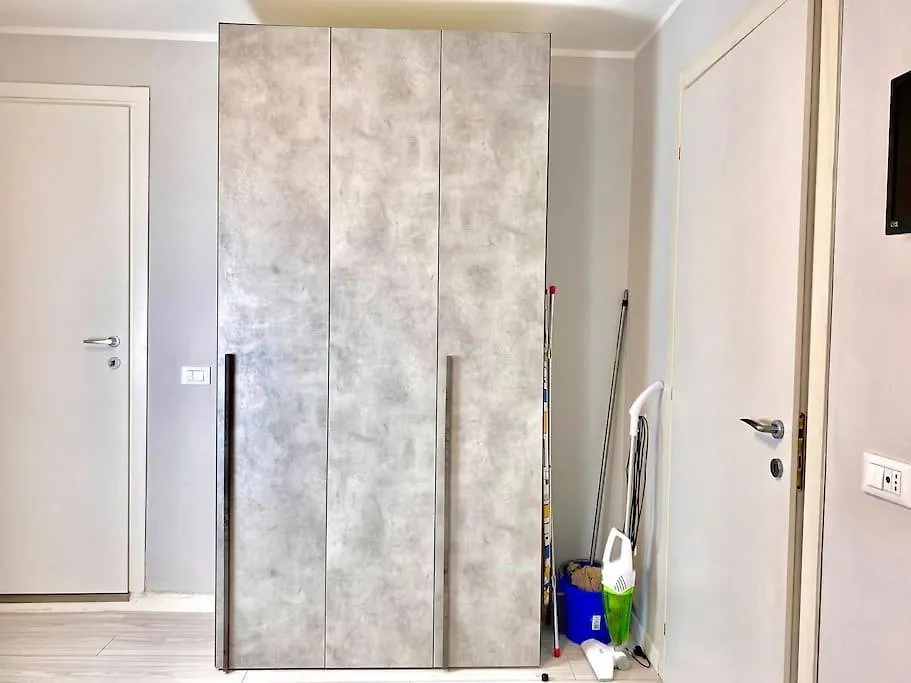 Elegant Apartment- 8 Mins Walk To Center - Free Parking-1