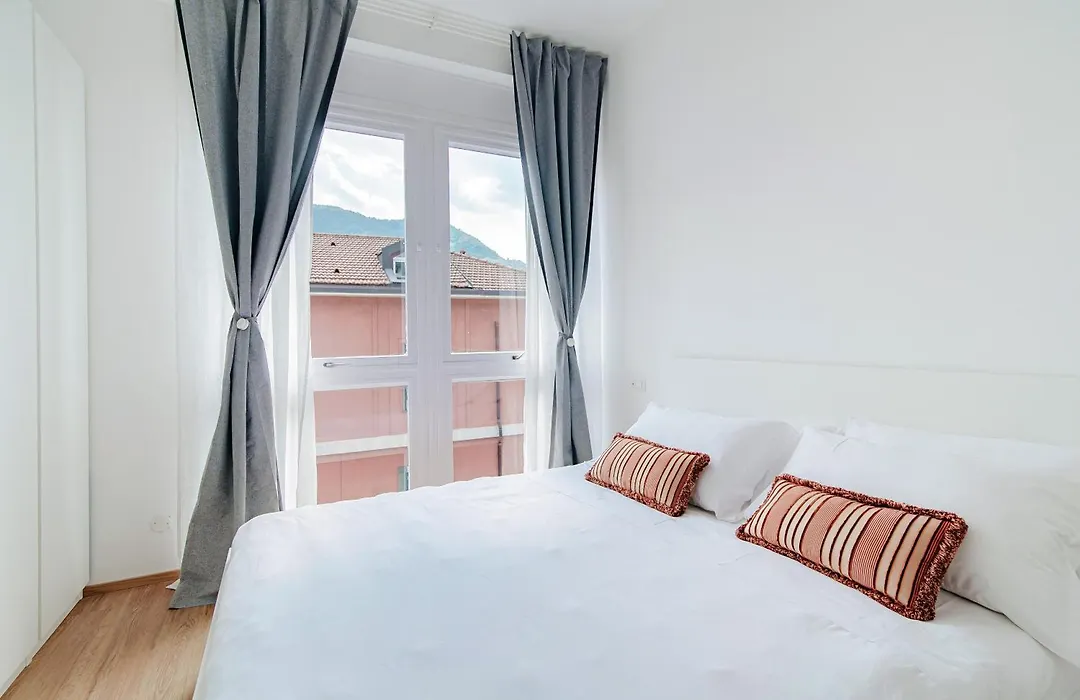 Downtown Como-Luxury Suites-1