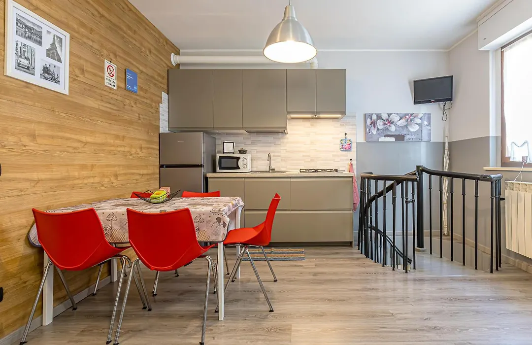 Appartamento Aleph With Private Parking, Next Train Station-1