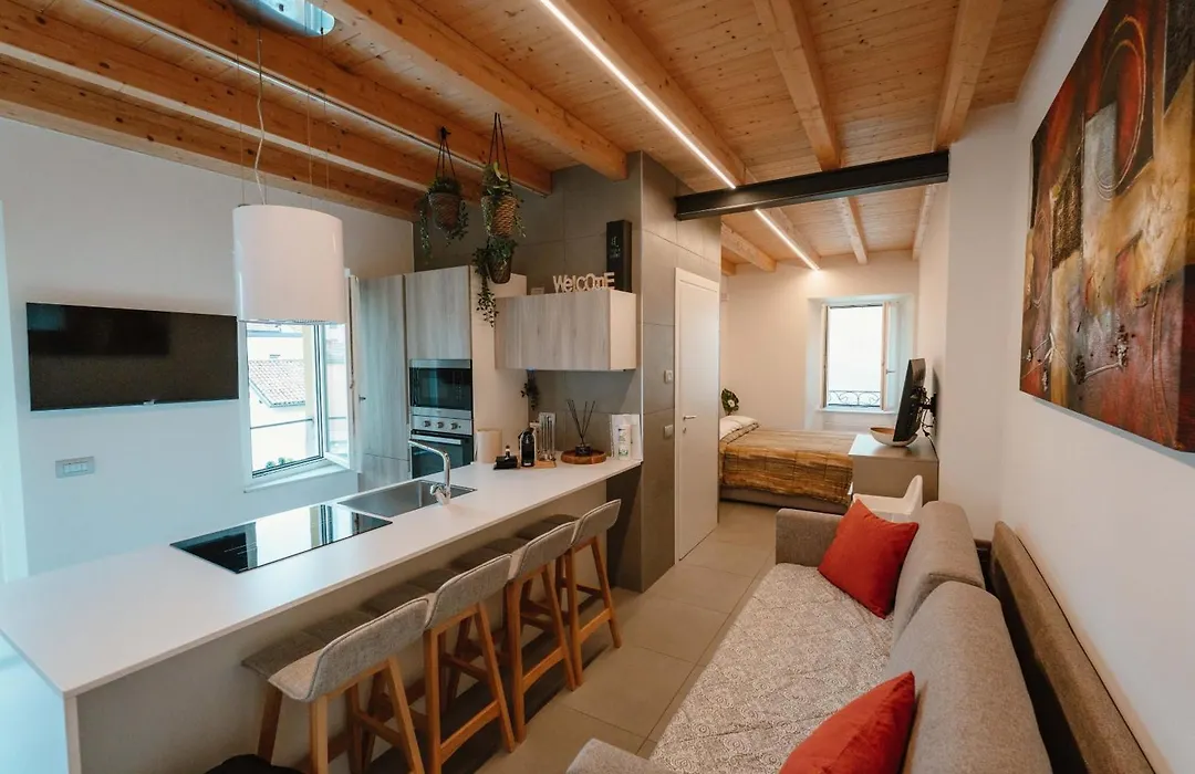Comolakehouse-1