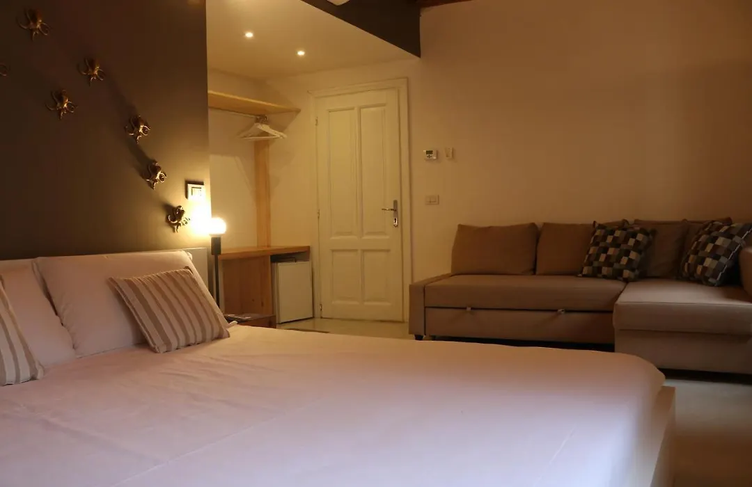 Fontana Rooms-1