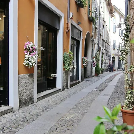Vitani 30 - Nel cuore del centro storico di Como-2