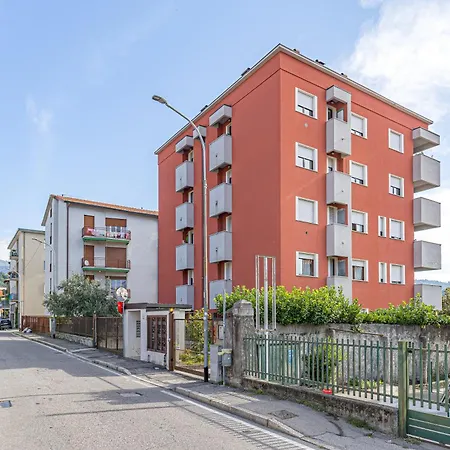 Appartamento Aleph With Private Parking, Next Train Station-2